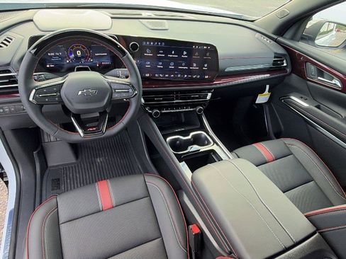 New 2027 Chevrolet Traverse RS w/ LPO, Floor Liner Package FWD image 22