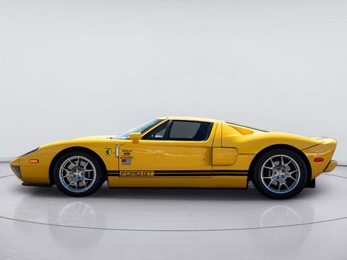 Used 2006 Ford GT RWD image 8