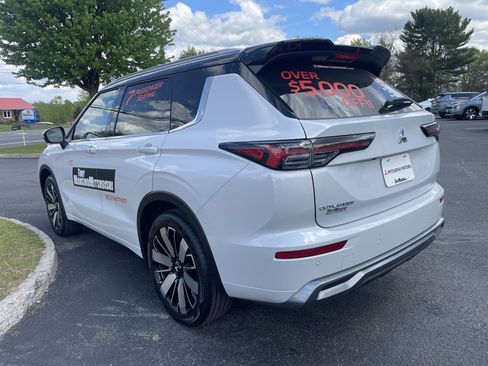 New 2026 Mitsubishi Outlander AWD image 5