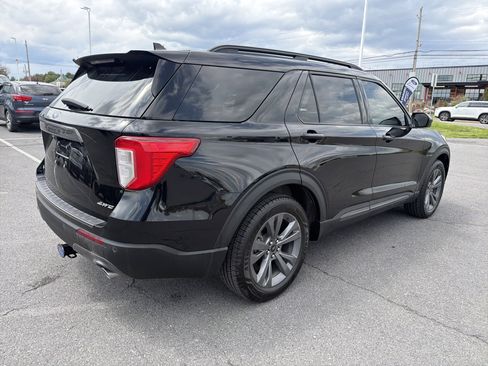 Used 2022 Ford Explorer XLT w/ Equipment Group 202A AWD/4WD image 3
