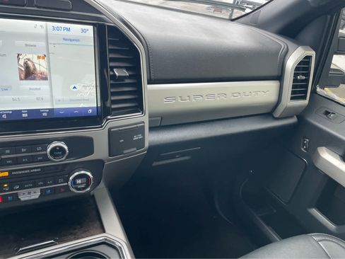 Used 2022 Ford F250 Lariat w/ Black Appearance Package image 26