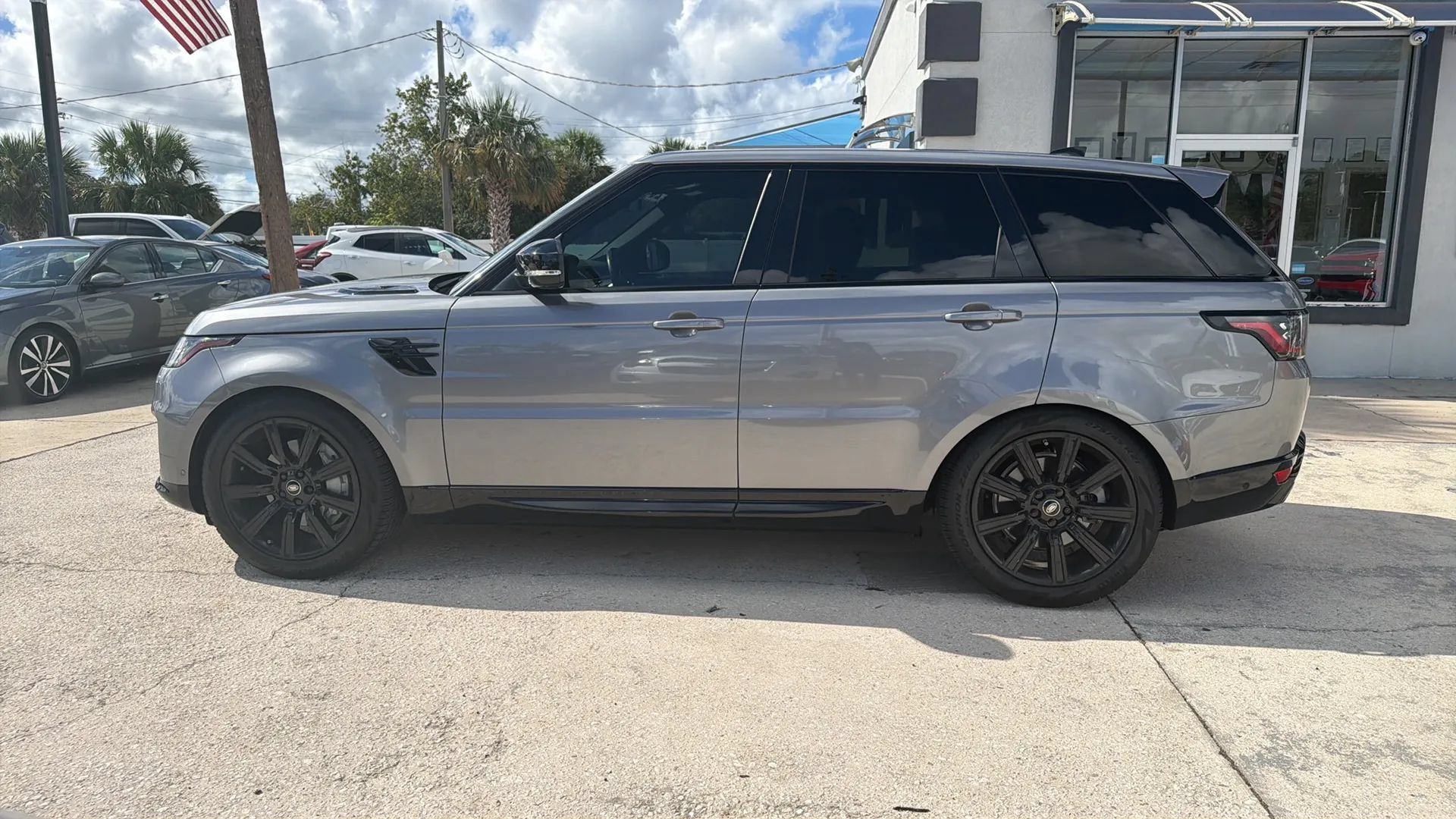 Used 2020 Land Rover Range Rover Sport HSE AWD/4WD image 2