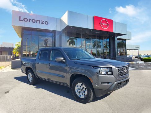 Certified 2024 Nissan Frontier SV image 3