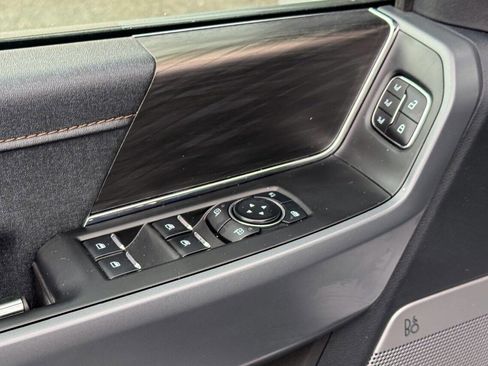 Used 2024 Ford F150 Lightning Lariat image 32