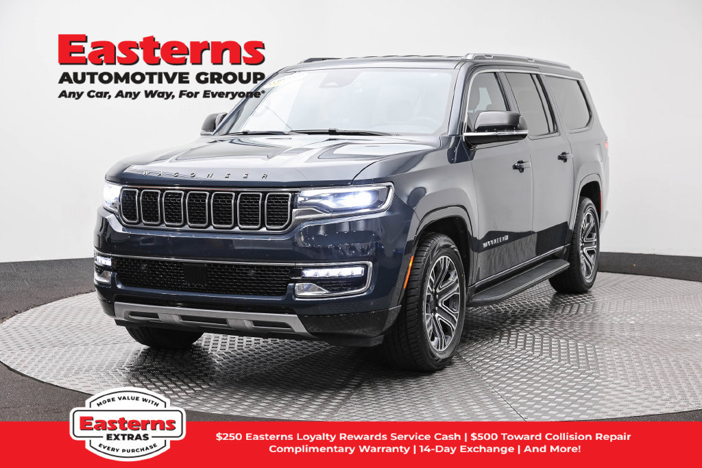 Used 2024 Jeep Wagoneer L Series II w/ Flexible Seating Group RWD image 1