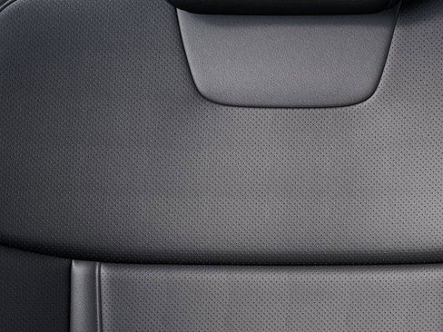 New 2025 Hyundai Tucson Limited image 17