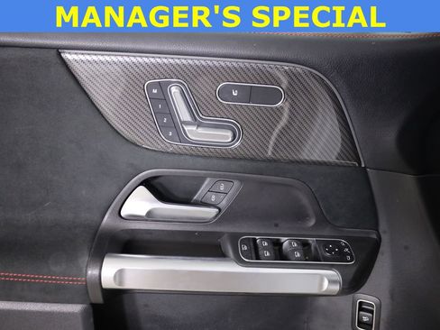 Used 2022 Mercedes-Benz GLB 250 4MATIC image 9