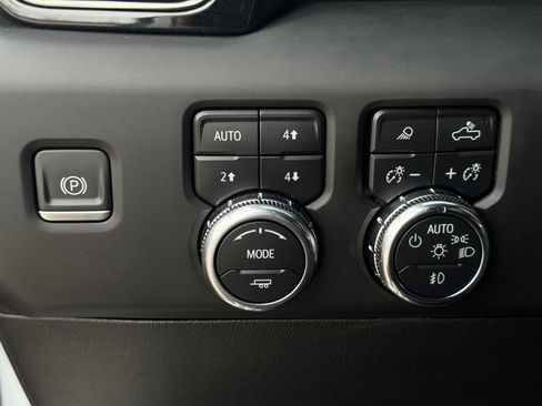 Used 2024 GMC Sierra 2500 AT4 w/ AT4 Preferred Package AWD/4WD image 23