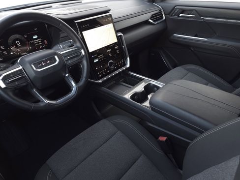 Used 2025 GMC Acadia Elevation image 11