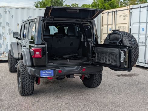 Used 2024 Jeep Wrangler Unlimited Rubicon w/ XTREMEE 35" Tire Package AWD/4WD image 13