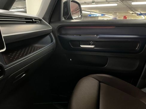 Certified 2025 Volkswagen ID. Buzz Pro S RWD image 32