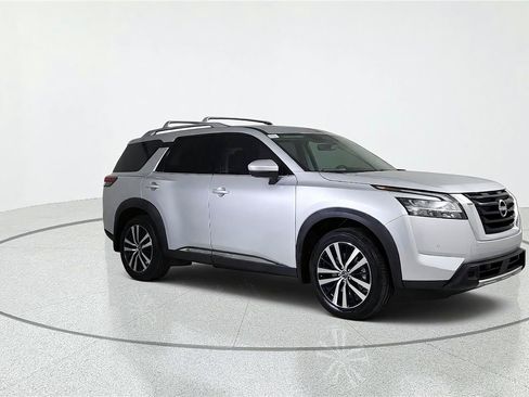 Used 2024 Nissan Pathfinder Platinum FWD image 8