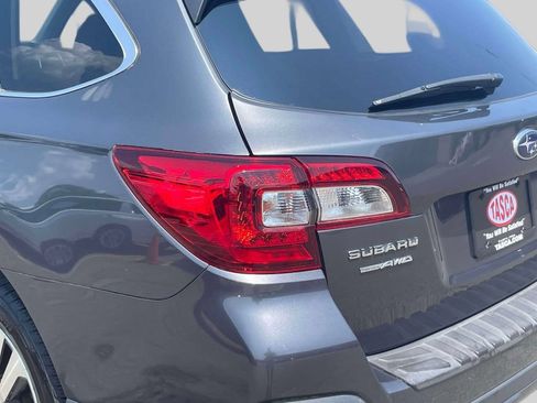 Used 2019 Subaru Outback 2.5i Limited AWD/4WD image 11