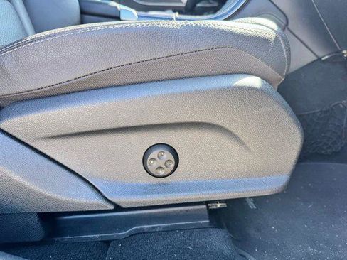 Used 2020 Mercedes-Benz GLC 300 4MATIC image 34