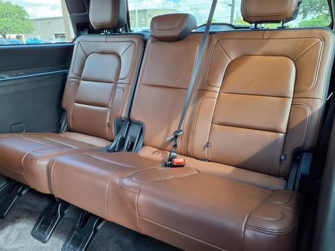 Certified 2024 Lincoln Navigator Reserve AWD/4WD image 6