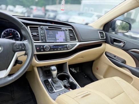 Used 2016 Toyota Highlander Limited AWD/4WD image 18