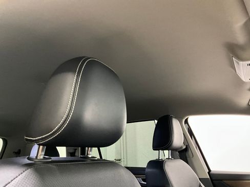 Used 2025 Volkswagen Atlas SE image 19