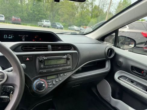 Used 2014 Toyota Prius C One FWD image 12