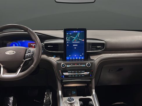 Used 2020 Ford Explorer Platinum w/ Premium Technology Package AWD/4WD image 11