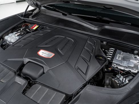 Used 2022 Porsche Cayenne Turbo AWD/4WD image 48