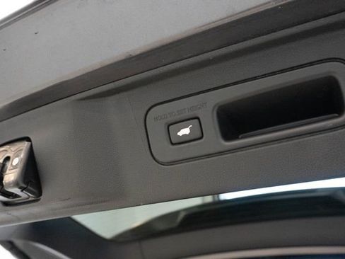 Used 2025 Honda Pilot EX-L image 13