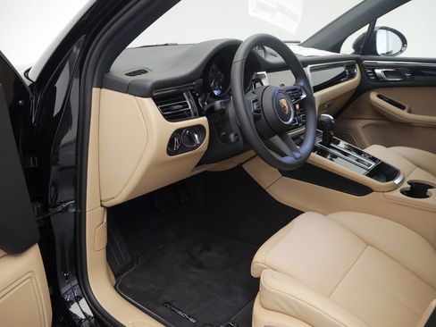 New 2026 Porsche Macan AWD/4WD image 4