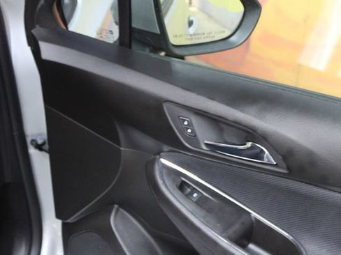 Used 2018 Chevrolet Cruze LS FWD image 11
