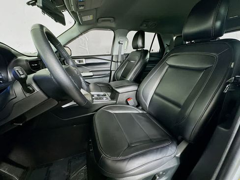 Used 2023 Ford Explorer XLT w/ Equipment Group 202A AWD/4WD image 12