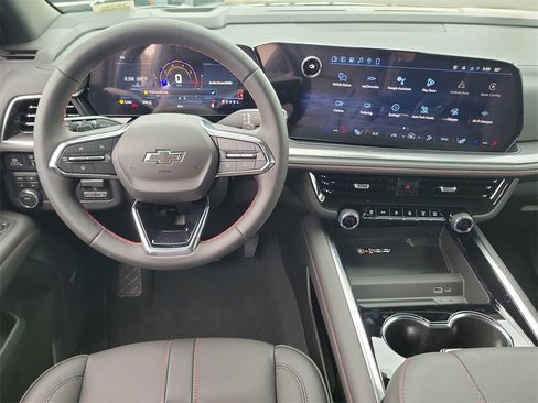 New 2026 Chevrolet Suburban RST image 4