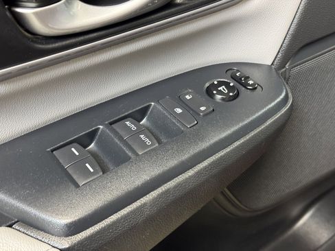 Used 2017 Honda CR-V Touring image 10
