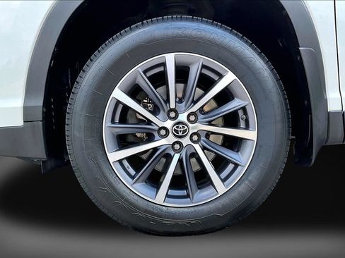 Used 2019 Toyota Highlander XLE AWD/4WD image 33
