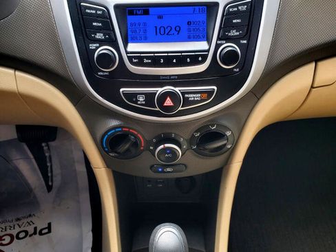 Used 2014 Hyundai Accent GLS image 9