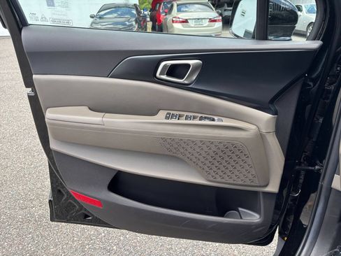 Used 2026 Kia Carnival FWD image 18
