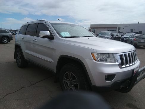 Used 2013 Jeep Grand Cherokee Limited w/ Luxury Group II AWD/4WD image 4