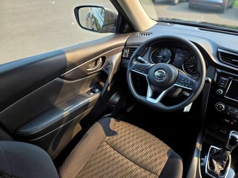 Used 2020 Nissan Rogue SV FWD image 18