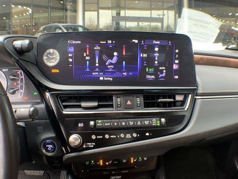 Certified 2022 Lexus ES 300h Ultra Luxury w/ Accessory Package 2 image 19