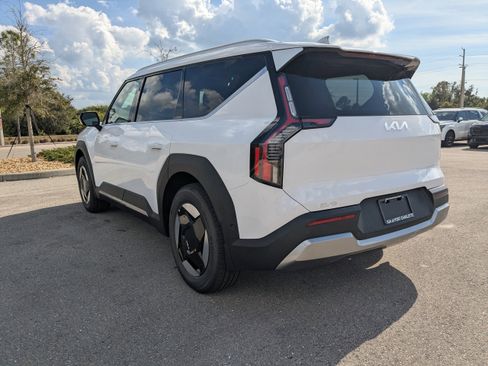 New 2026 Kia EV9 Wind image 7