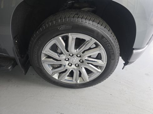 Used 2019 Chevrolet Silverado 1500 High Country image 9