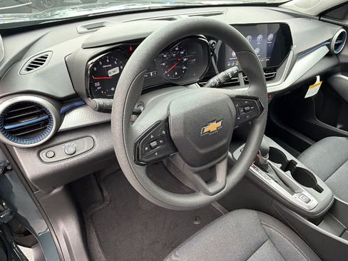Used 2026 Chevrolet Trax LS w/ LS Convenience Package FWD image 10