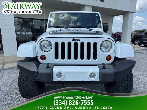 Used 2012 Jeep Wrangler Unlimited Sahara AWD/4WD image 3