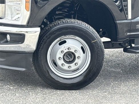 Used 2024 Ford F350 XLT image 43