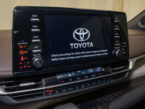 Used 2024 Toyota Sienna Platinum image 15