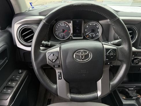 Used 2017 Toyota Tacoma SR5 RWD image 14