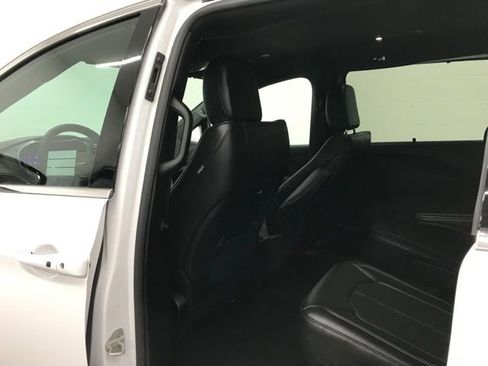 New 2025 Chrysler Pacifica Select image 17