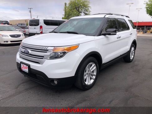 Used 2015 Ford Explorer XLT image 4