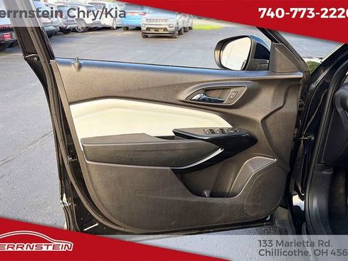 Used 2025 Chevrolet Trax LT FWD image 14
