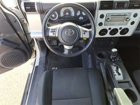 Used 2011 Toyota FJ Cruiser 4WD image 11