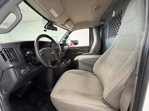 Used 2021 Chevrolet Express 2500 w/ Driver Convenience Package RWD image 9