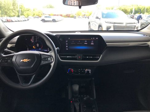 Used 2025 Chevrolet TrailBlazer LS w/ LS Convenience Package FWD image 16