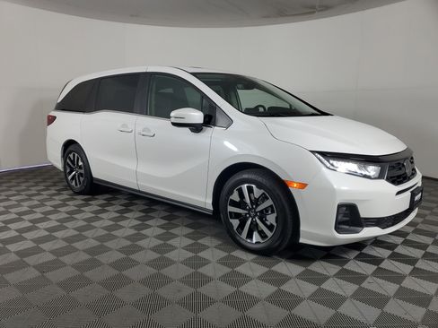 New 2026 Honda Odyssey EX-L image 2